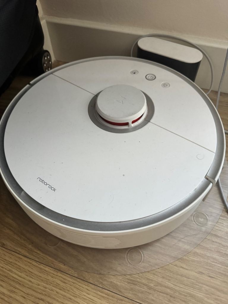 Roborock Robot Vacuum Cleaner – White, Good Condition