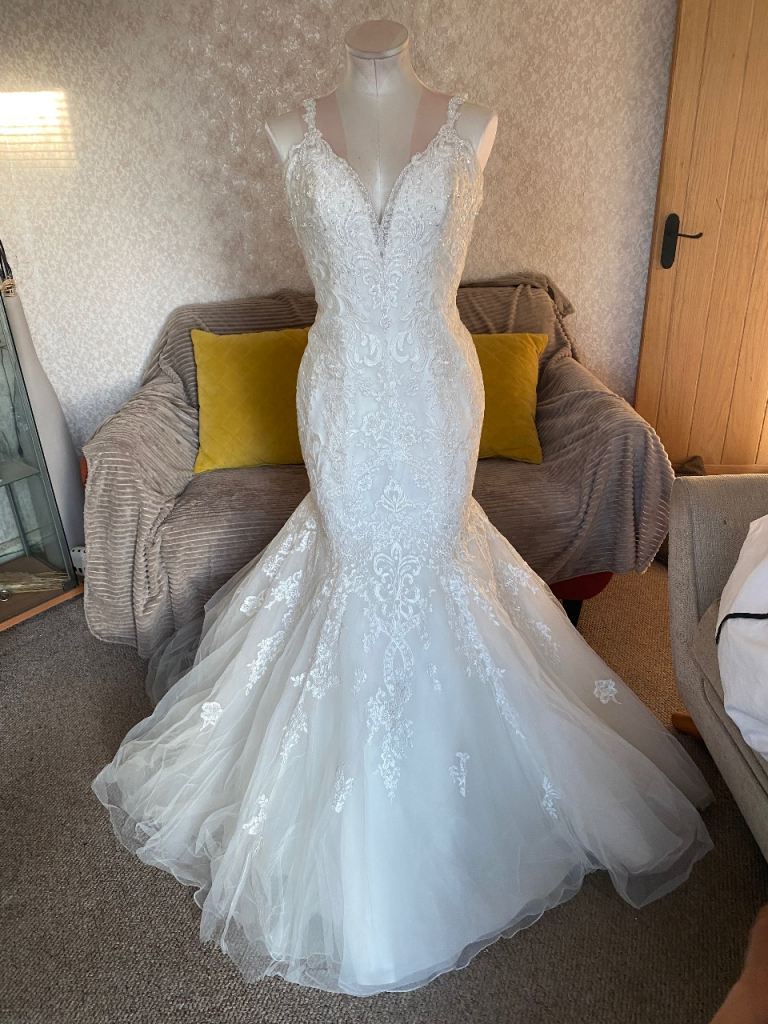 Leviras Wedding Dress – White Lace Mermaid Style