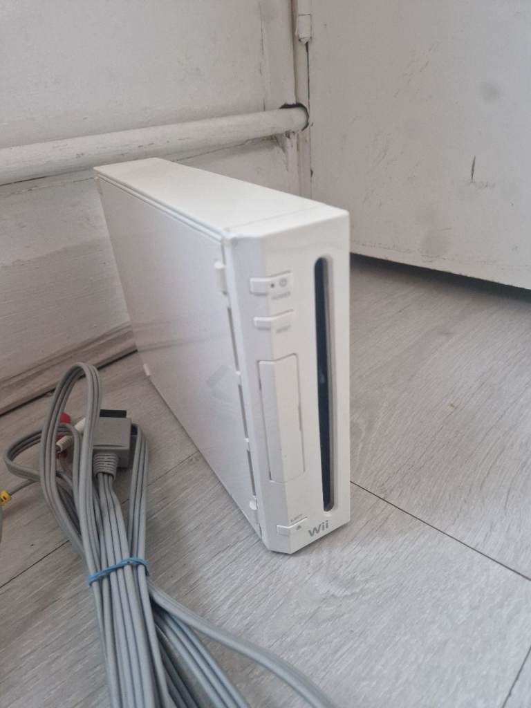 Nintendo Wii Console - White, Good Condition
