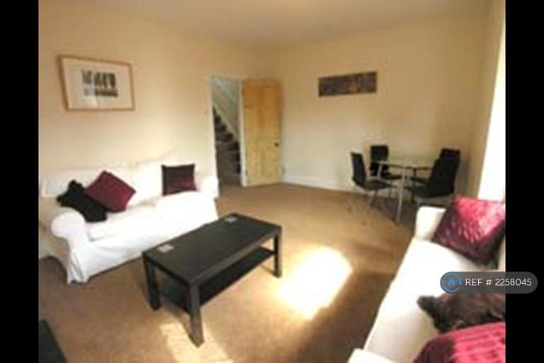 2 bedroom flat in Wantage Road, Reading, RG30 (2 bed) (#2258045)