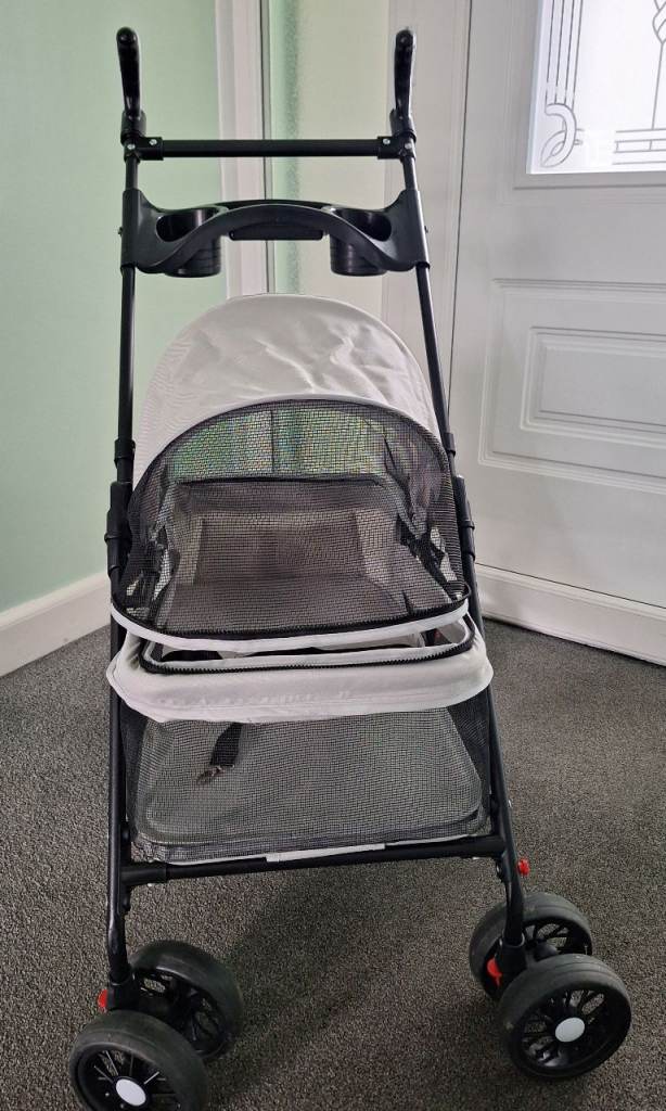 Pet pushchair