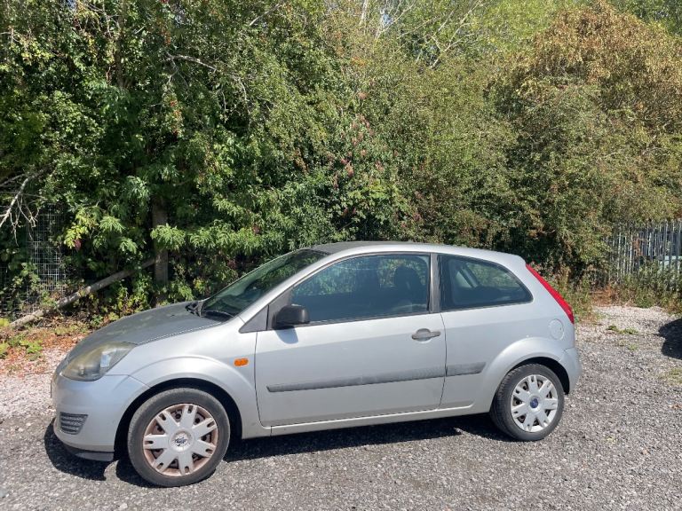 FORD FIESTA 1.2 ZETEC STYLE 56 REG SILVER 3 DOOR MOT NOVEMBER 24TH LOW INSURANCE 48+ MPG 