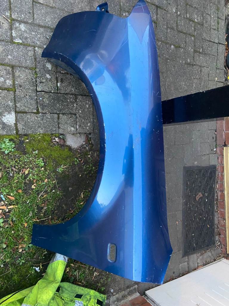 Audi A4 Avant Diesel Estate 1.9 TDI quattro AWD B6 8E5 1896cc 96KW 130HP AVF Wing N/S