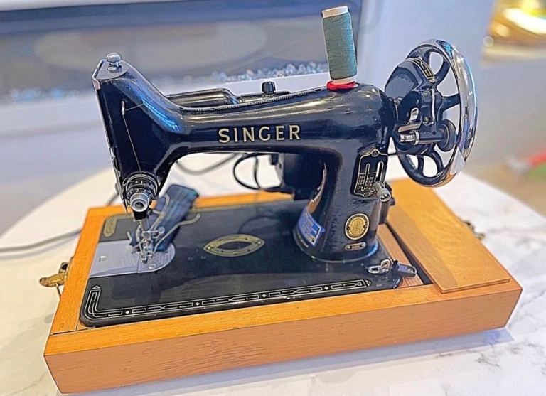 PROFESSIONALLY REFURBISHED & SERVICED SINGER 99K SEWING MACHINE 