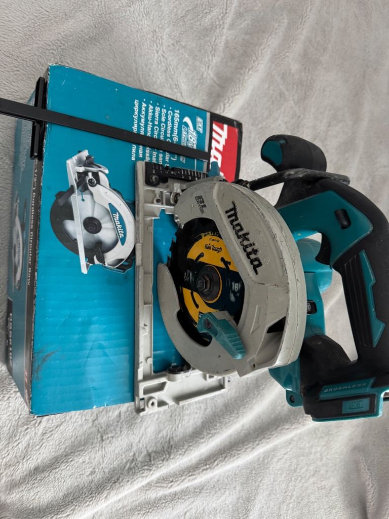 Makita Circular Saw – Good Condition with Box