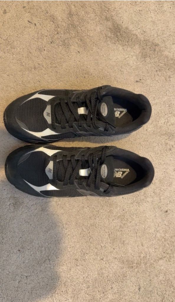 New Balance 2002R men trainers 