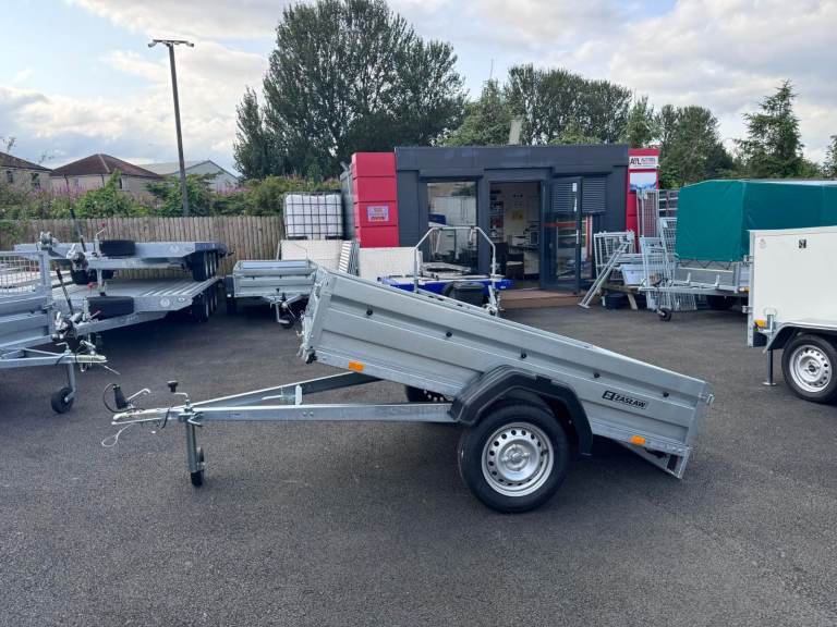 BRAND NEW 7FT X 4FT SINGLE AXLE FLAT TIPPING TRAILER 750KG 