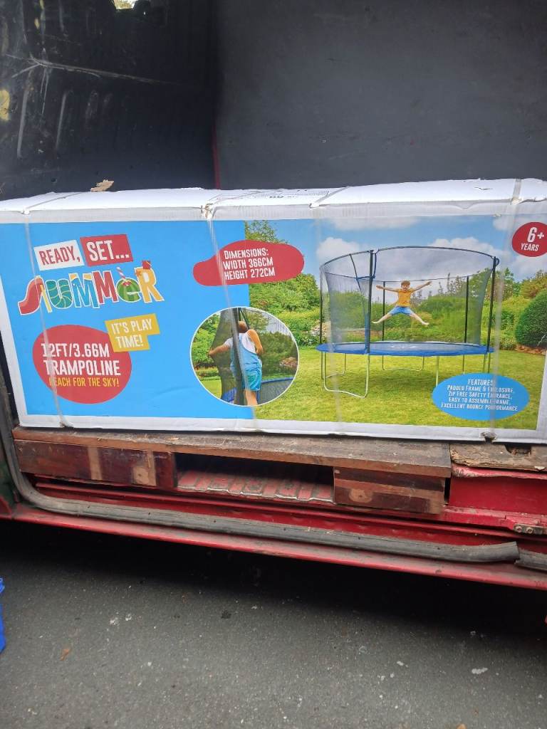 12ft trampoline brandnew in bix
