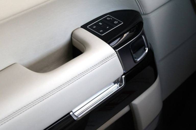 2015 Land Rover Range Rover 4.4 SD V8 Autobiography SUV 5dr Diesel Auto 4WD Euro 5 (339 ps) ESTAT...