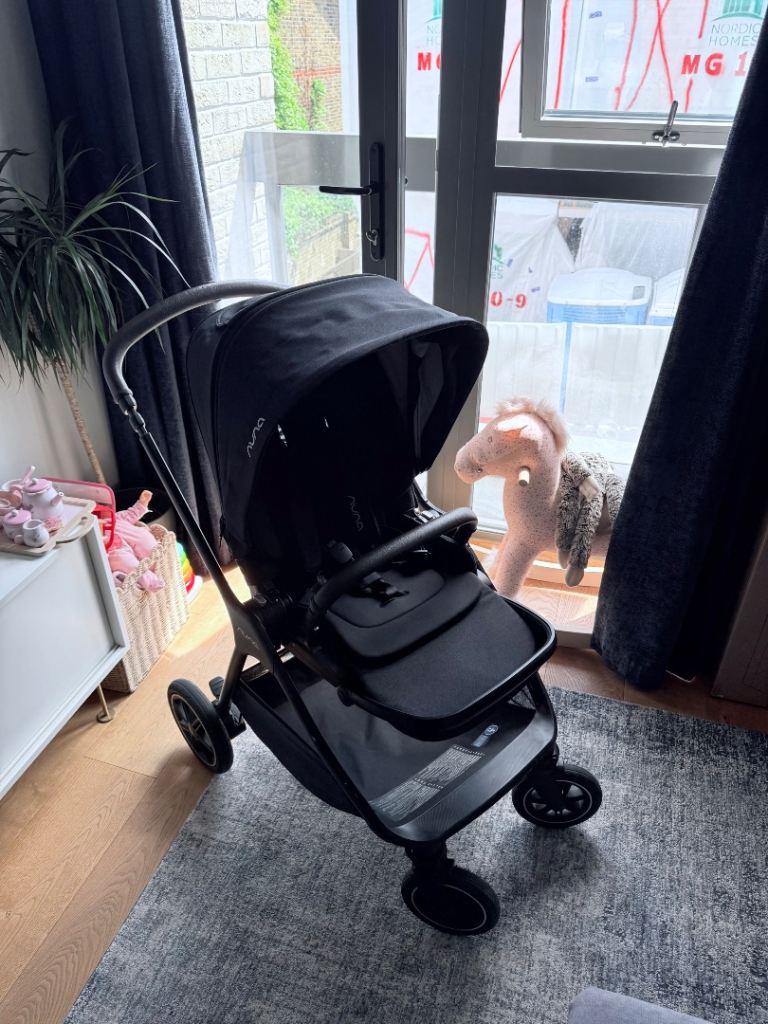 Nuna Triv NEXT Stroller + Carry, Caviar - Very Good Condition