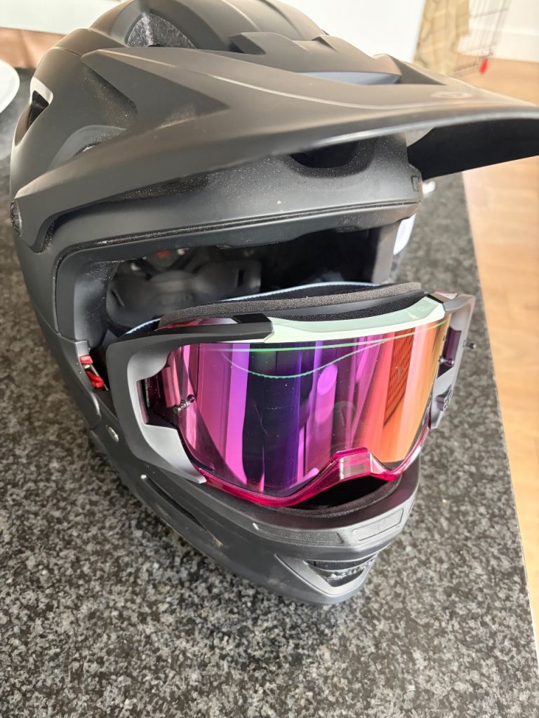 Giro Switchblade MIPS Full Face MTB Helmet Large 59-63cm, Worn 3x + Fox Goggles