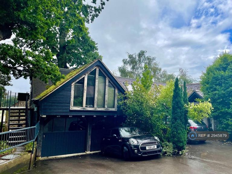 Studio flat in Oakley House, Wickham, PO17 (#2945879)