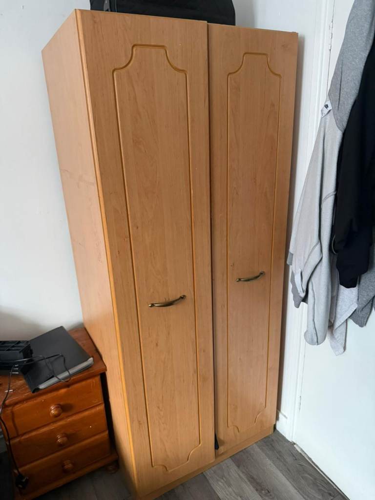 Single wardrobe