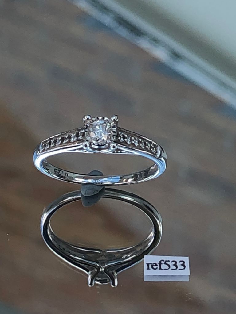 Diamond 0.25 carats & Solid White Gold Engagement Ring