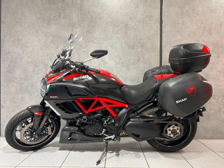 63/2013 Ducati Diavel Carbon - 21821 miles
