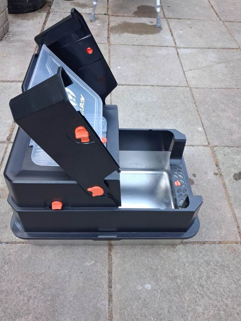 Cat litter tray 