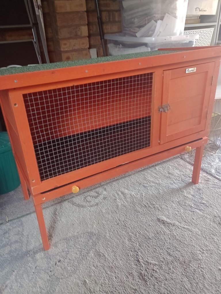 Rabbit / Guinea pig hutch for sale. never used.