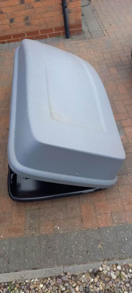 Roof box