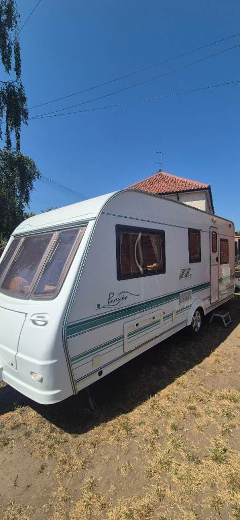 Caravan 4 berth fixed bed