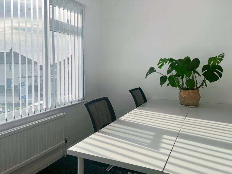Leeds - LS17 7HW \ Customisable Office Space for Up to 10 Desks