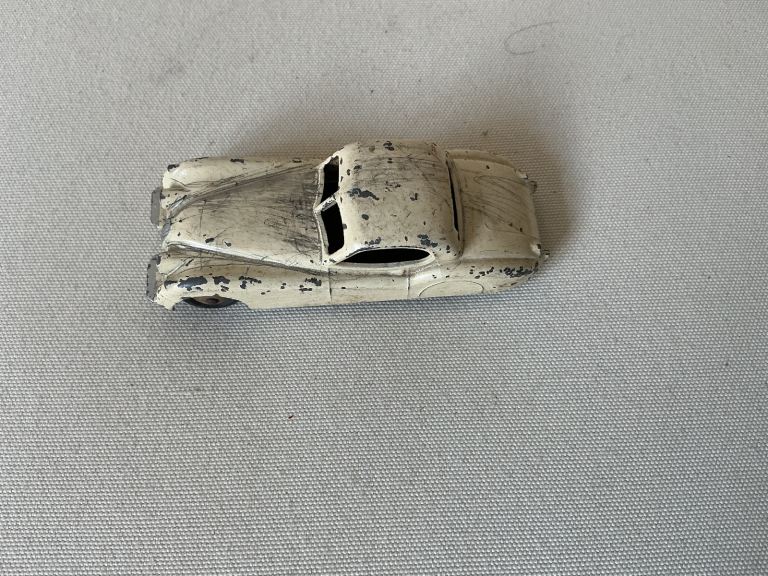 DINKY TOYS CREAM JAGUAR 157.