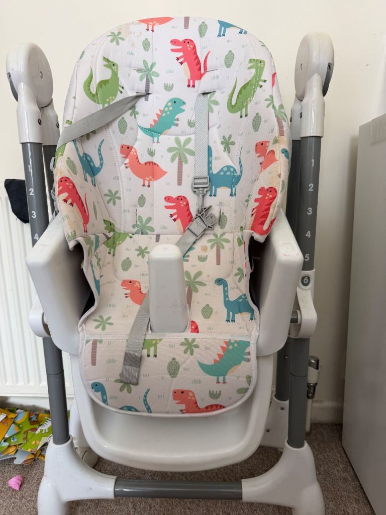 Mamas and Papas  Baby High Chair with Dinosaur Print – Good Condition