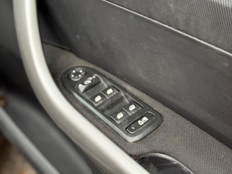 2012 Peugeot 308 1.6 HDI 92 SR 5dr ESTATE DIESEL Manual