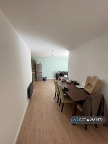 3 bedroom flat in Richmond Court, Salford, M3 (3 bed) (#2887572)