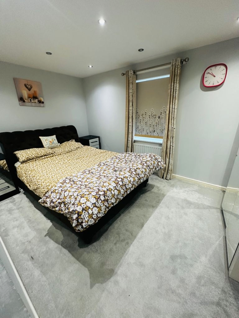 Spacious and big double room available in SN1 7AY