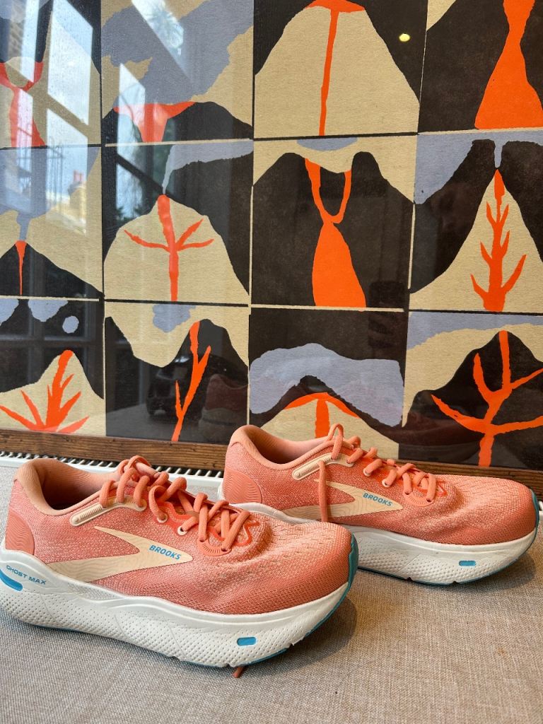 Brooks Ghost Max Women's Size 7 UK Running Shoes Trainers