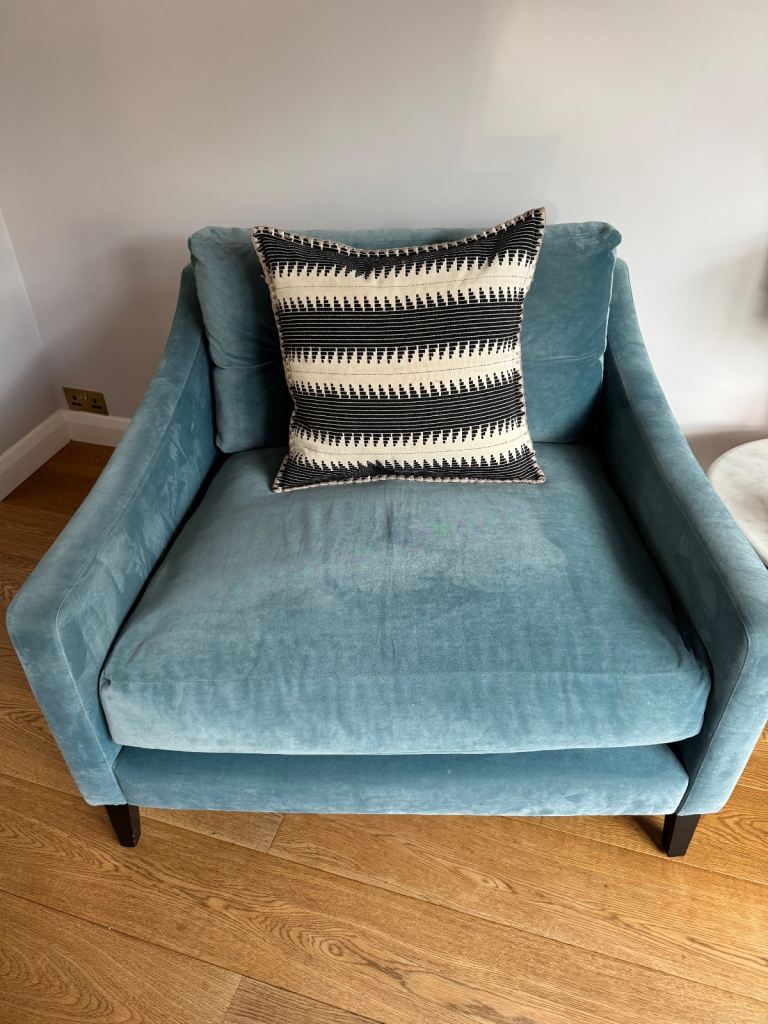 Kasper Blue Velvet Loveseat 