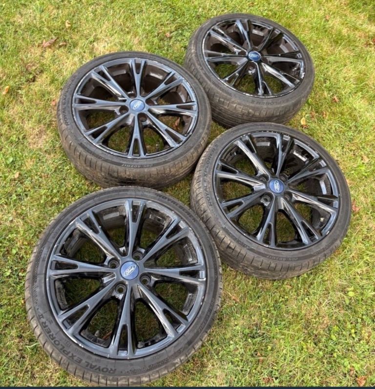 17” 4x108 Ford Fiesta Alloy Wheels Alloys With Tyres St Line Zetec Black   Red