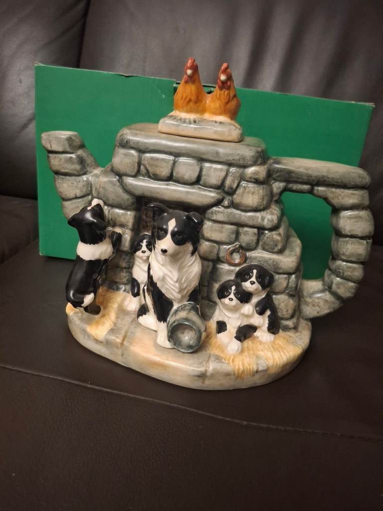 Border fine arts decorative teapot