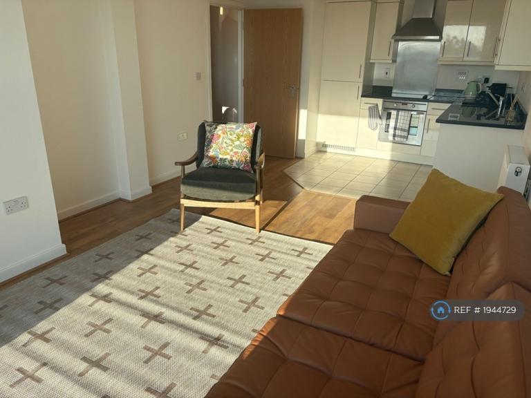 1 bedroom flat in Corrigan Court, London, W5 (1 bed) (#1944729)