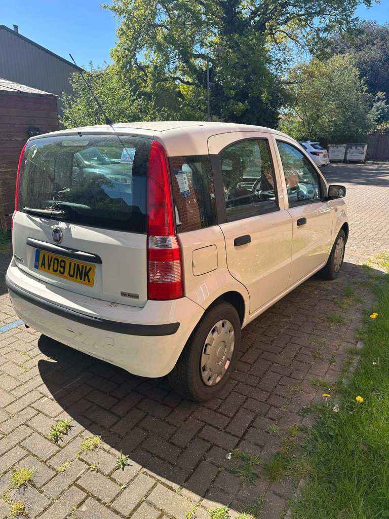 URGENT: Fiat Panda 1.1 Active Eco 54HP 2009, ONLY 64493 Miles, £35 per year road tax, Low insurance