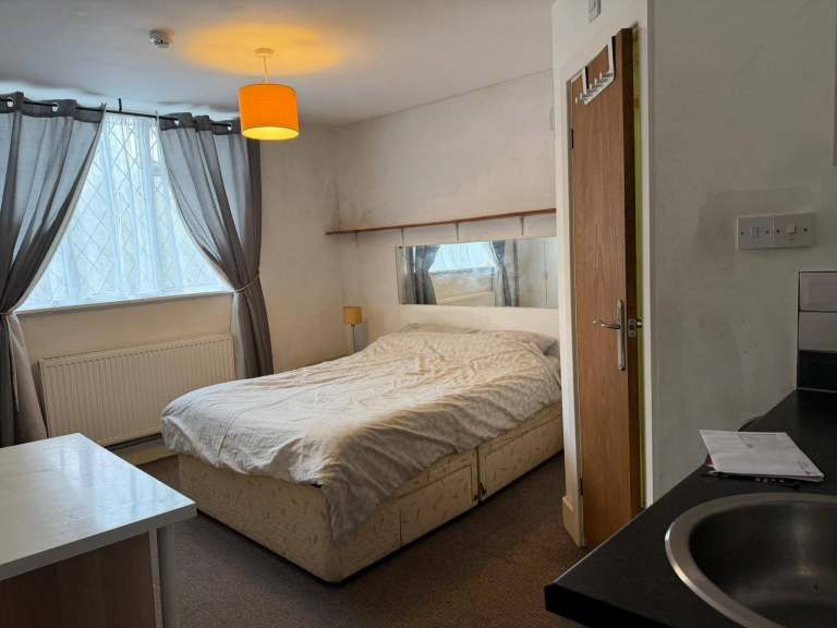 5 Ensuite Bedrooms in Dudley with HMO licences to let