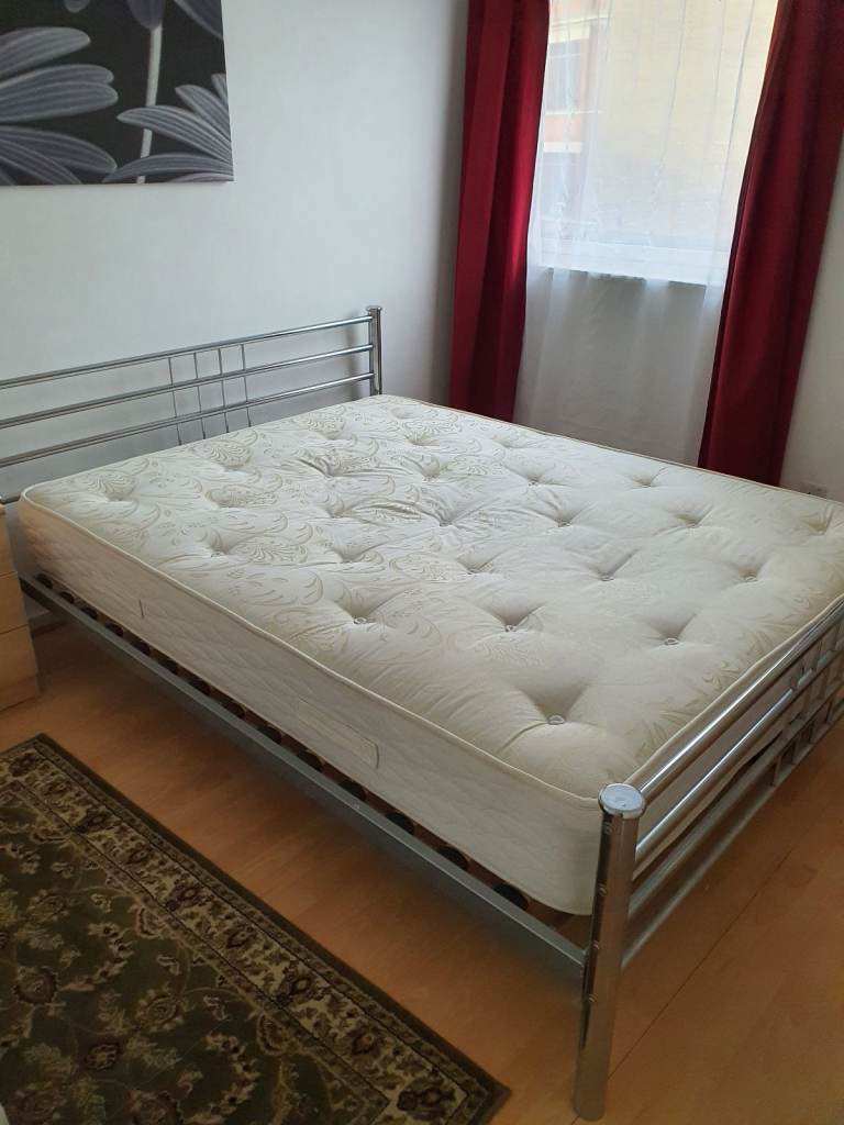 Kingsize Metallic bedframe (no mattress)