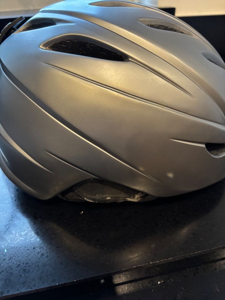 Giro G10 ski helmet size medium 