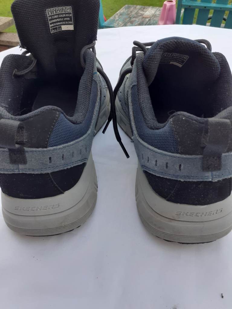 Skechers mens size 8 , as new condition