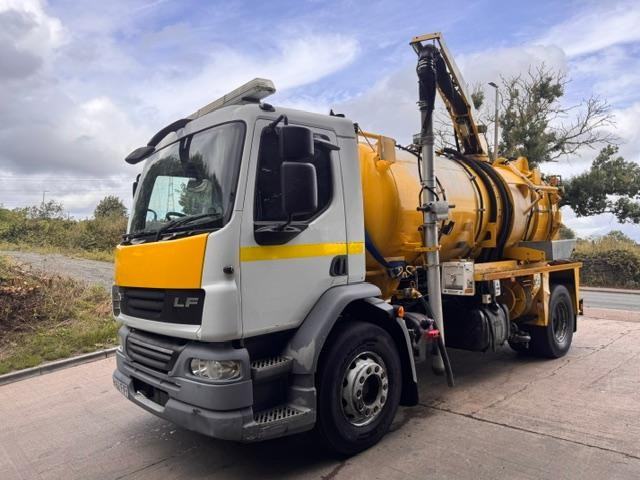 2013 DAF LF 55.220 WHALE medium volume jet/vacuum tanker gully arm air con