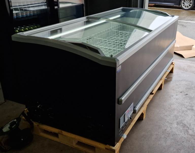 2.1m, 2.5m and 1.88m Black Supermarket Chest Freezer Commercial Refrigeration Commercial Fridges