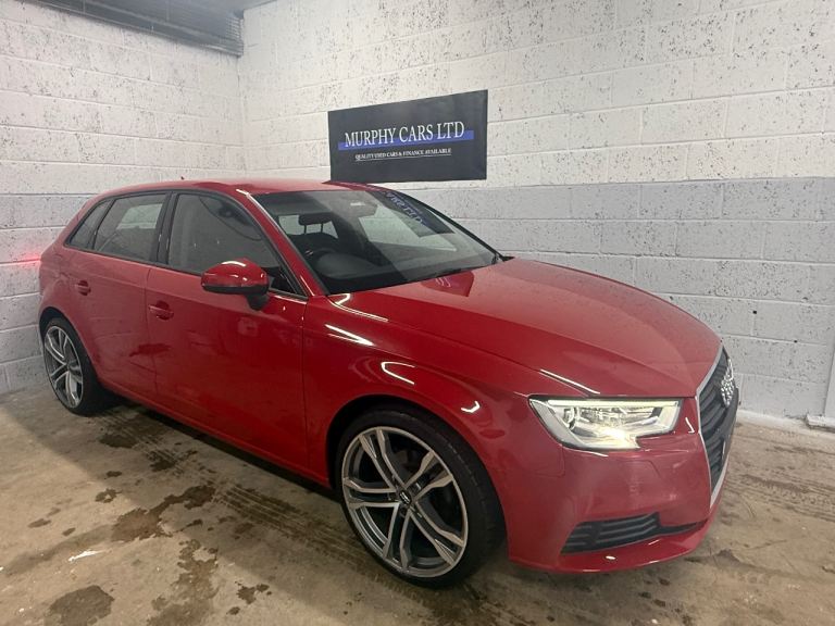 LOVELY AUTOMATIC TANGO RED SAT-NAV MOTD TO OCTOBER DRIVES FIRST CLASS!