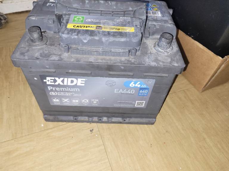 Heavy duty car battery 