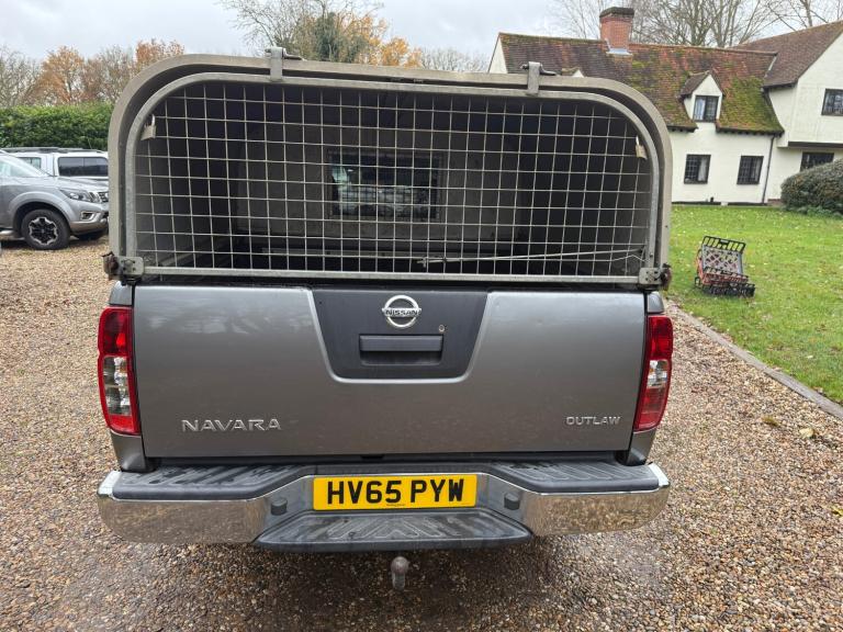 2015 Nissan Navara Double Cab Pick Up Outlaw 3.0dCi V6 231 4WD Auto PICK UP Diesel Automatic