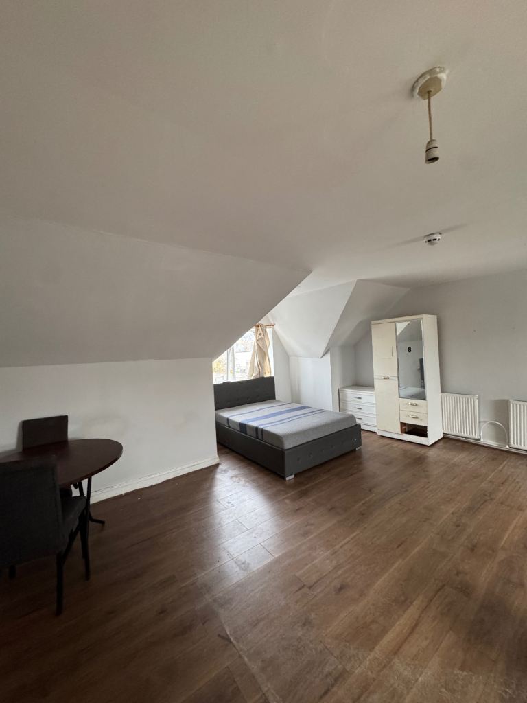 Modern Furnished Studio Flat with Gas Heating Included - Corporation Road, Newport