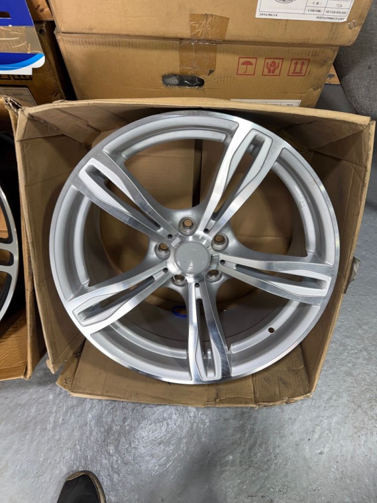 19 Inch Alloy wheels 🛞 BMW Fitting £200