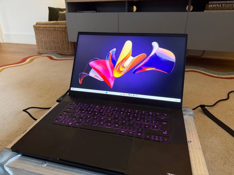 Razer Blade 15 - i7 10750H, RTX 3070, 16gb, 512GB SSD