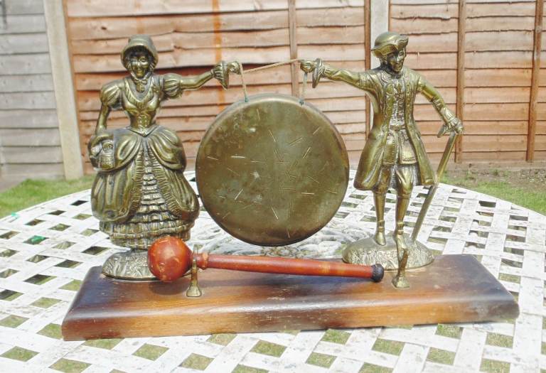 (#1640) old brass metal lady gent gong ornament (Pick up or post, Dy4 area)