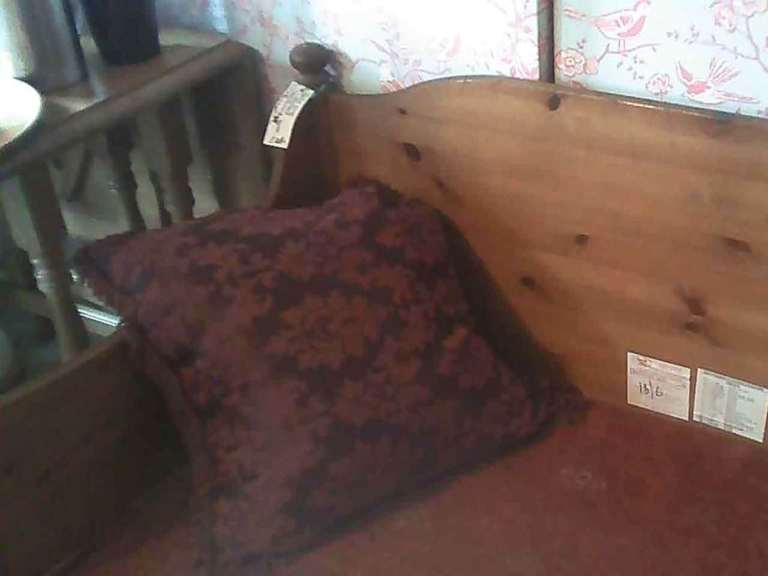SOLID PINE VERY LARGE DOG BED. ORNATE CORNER FINIALS. DETACHABLE BASE. VIEWING / COLLECTION
