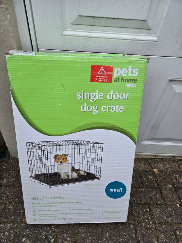 Pets at home single door dog crate BOXED.  In excellent clean condition 
